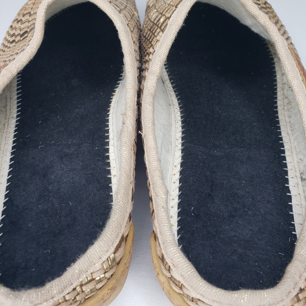Taos Primeavera Mule Clogs Womens Size 38 EU 7.5 US Biege Metalic Woven Slip On - Picture 8 of 13